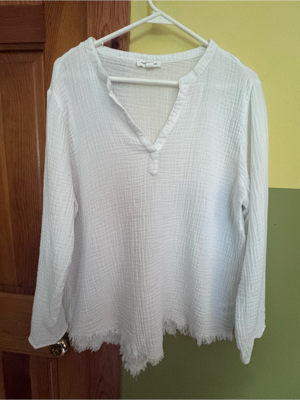 Women’s White Gauze V-Neck Long Sleeve Top